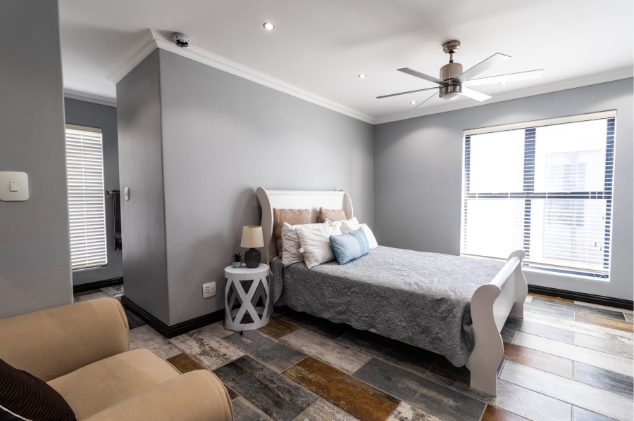 4 Bedroom Property for Sale in Calypso Beach Western Cape